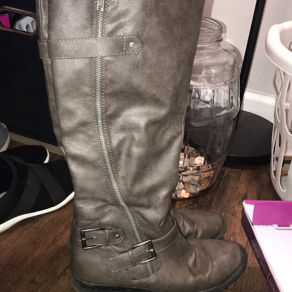 Knee boots